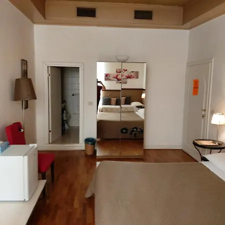 Domus Del Corso 522 Πανσιόν